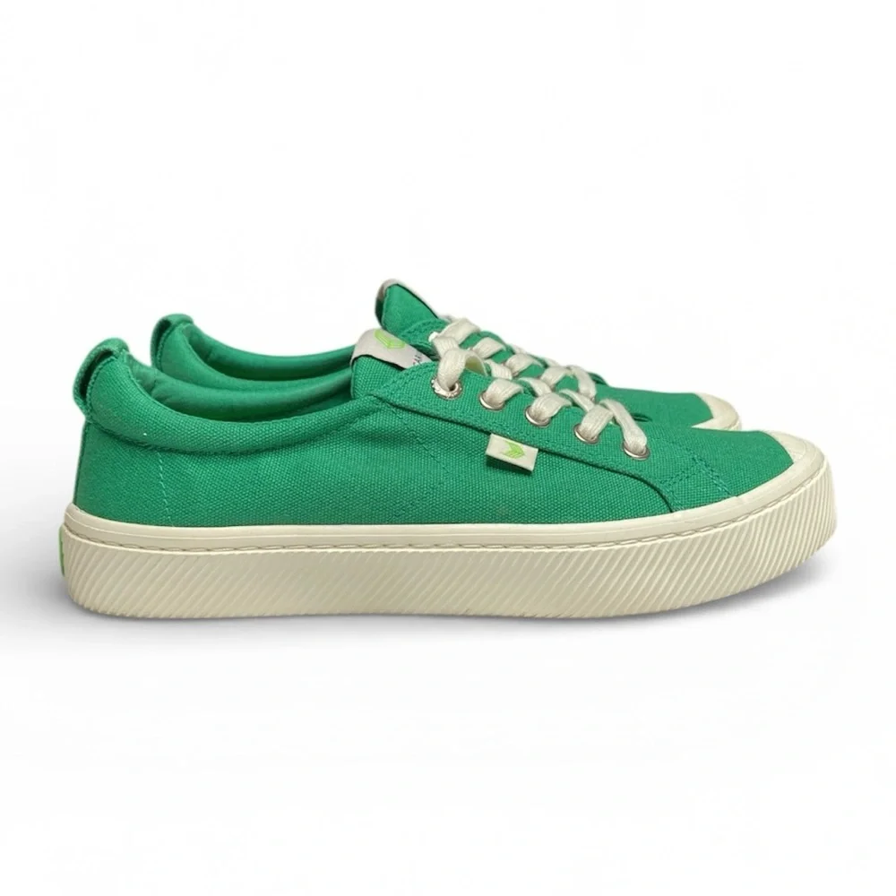 Cariuma Women’s Oca Low Sneakers Green Canvas Low Cap Toe Size 9